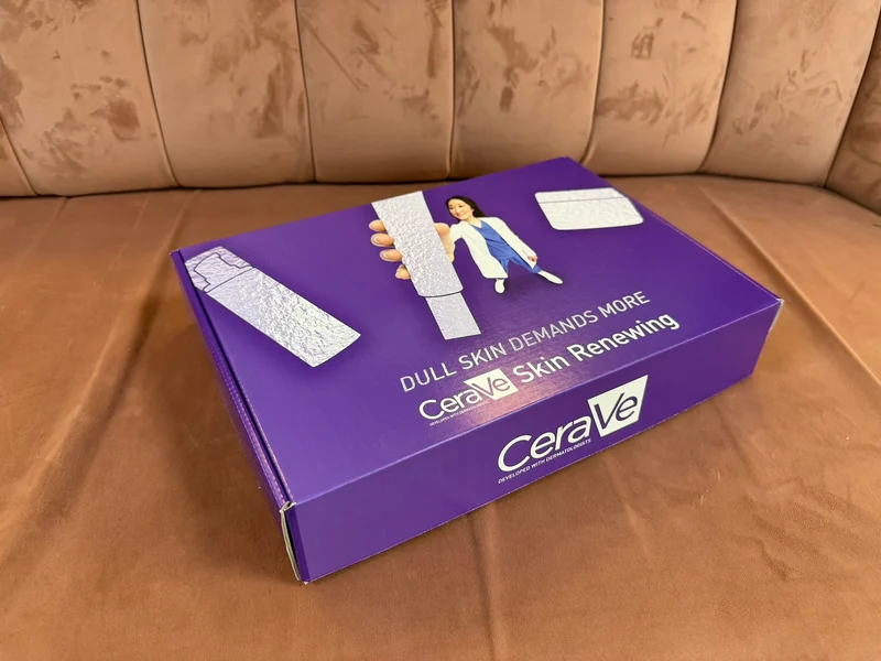 CeraVe — Skin Renewing, gesloten doos
